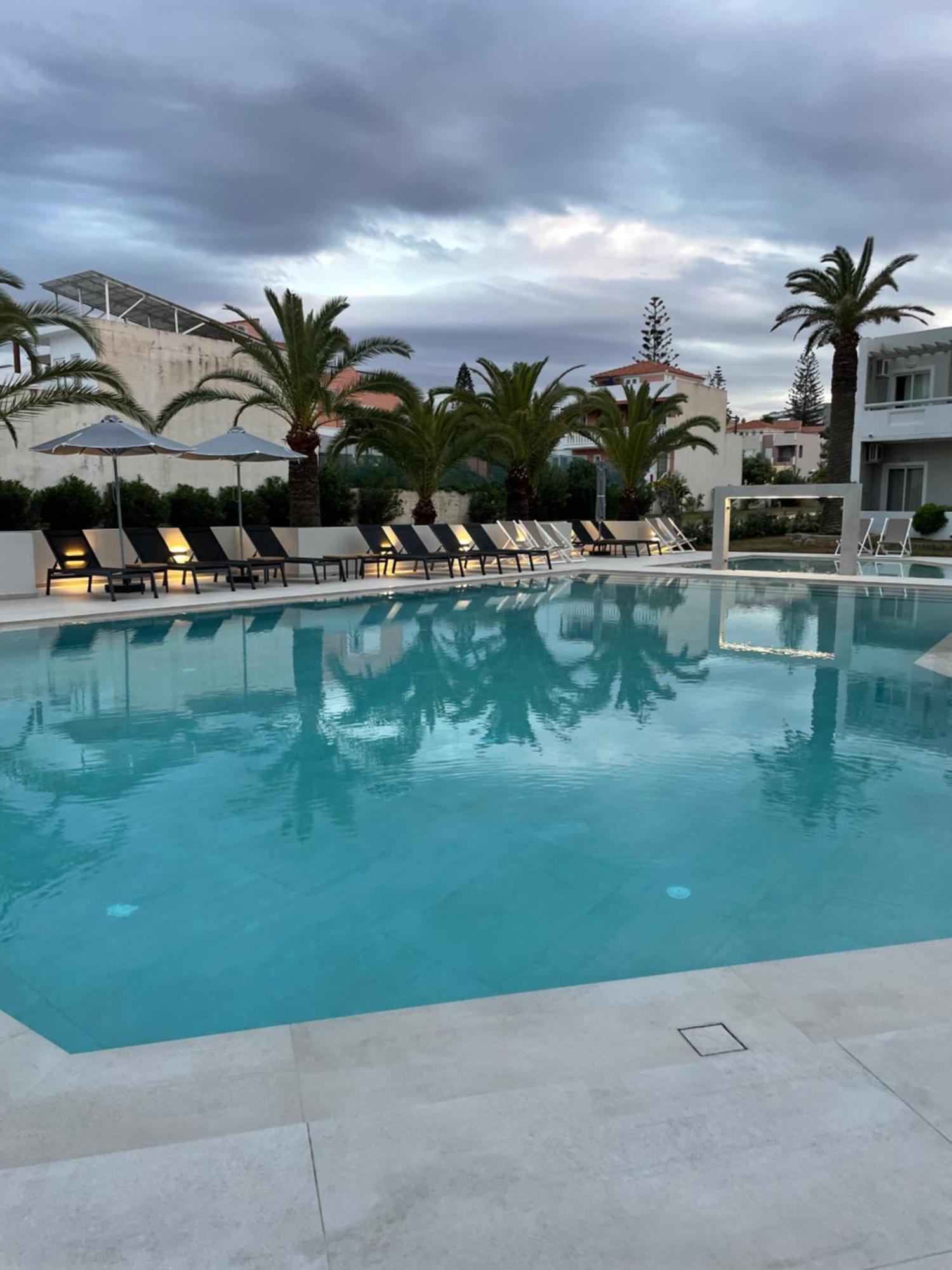 Ninemia Beach Hotel & Suites Agia Marina Buitenkant foto